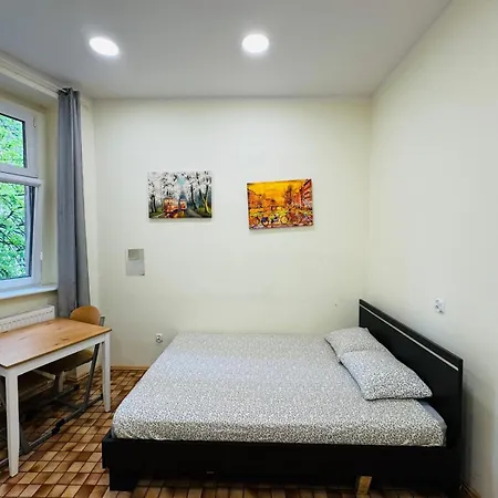 Hostal Lilia House *