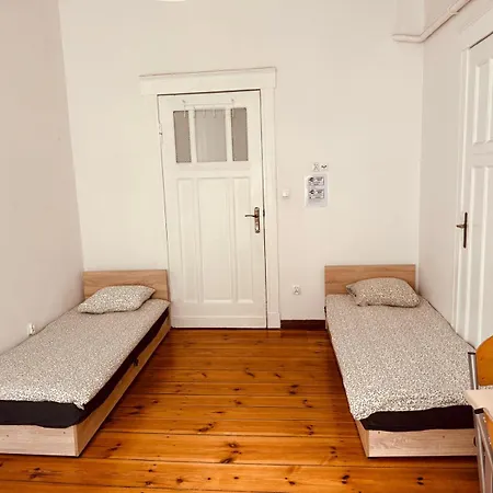 Lilia House Хостел Познань