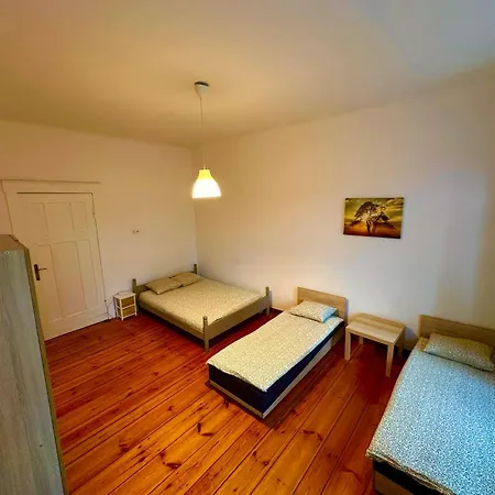 Hostal Lilia House *