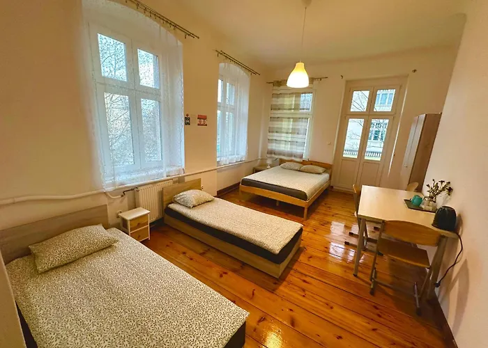 Lilia House Ostello *